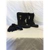 Image 2 : SIZE 11 STEEL TOED LINED BOOTS & SIZE LARGE GLOVES