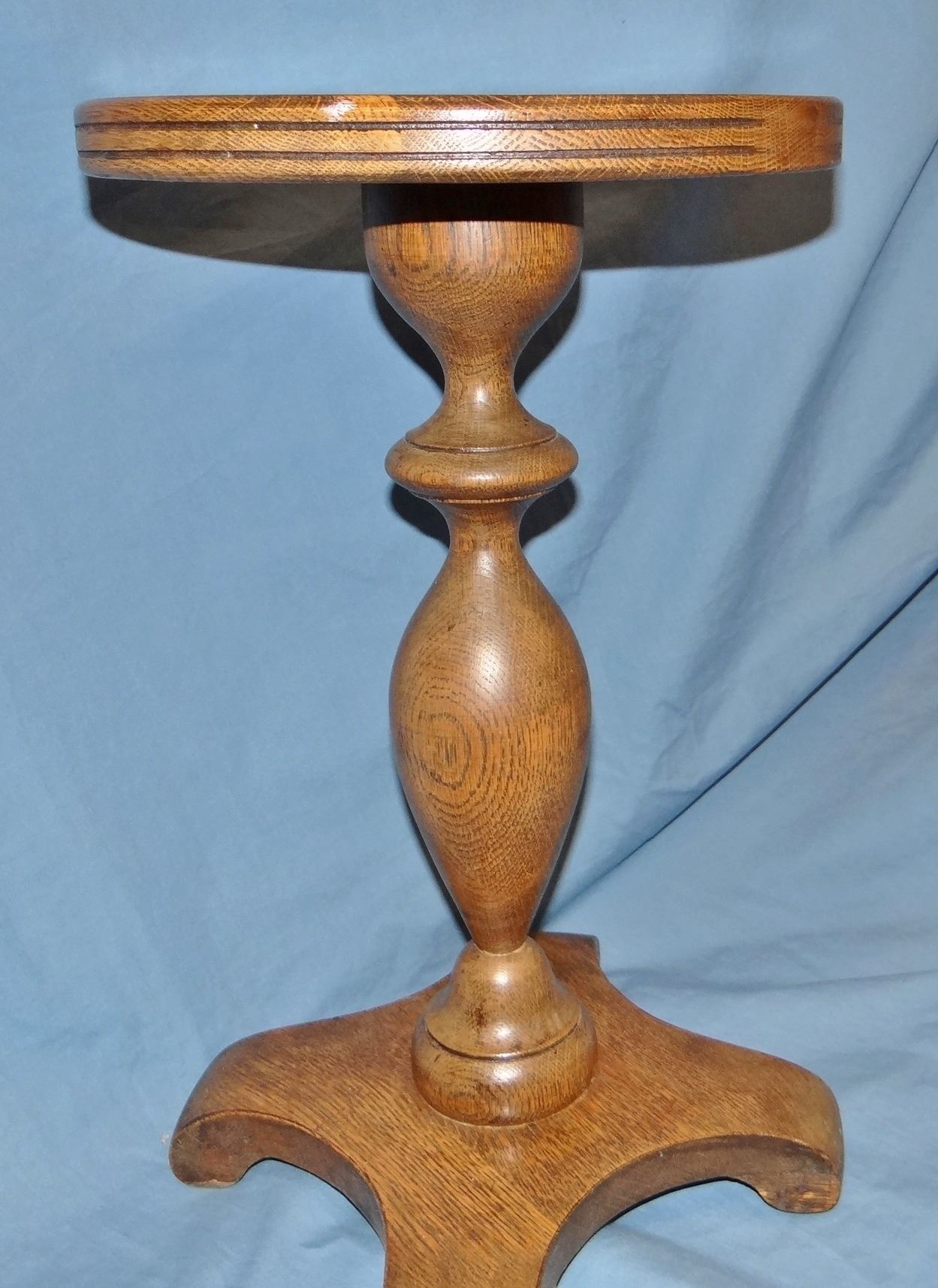 2 Oak plant stands, 18" h and 27"