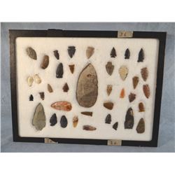 Tray of arrowheads/points, 35 pcs., 2 elk ivories, all Montana