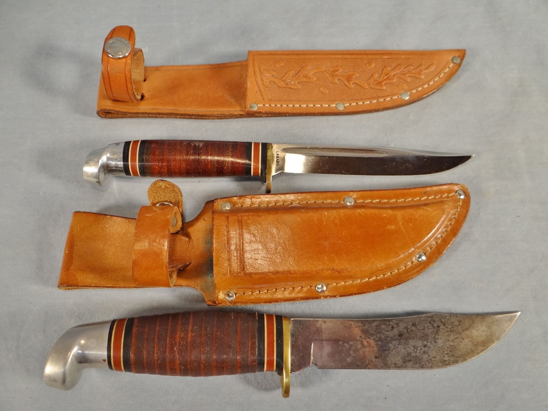 2 Western knives, 4.5" each, w/sheathswestern knives