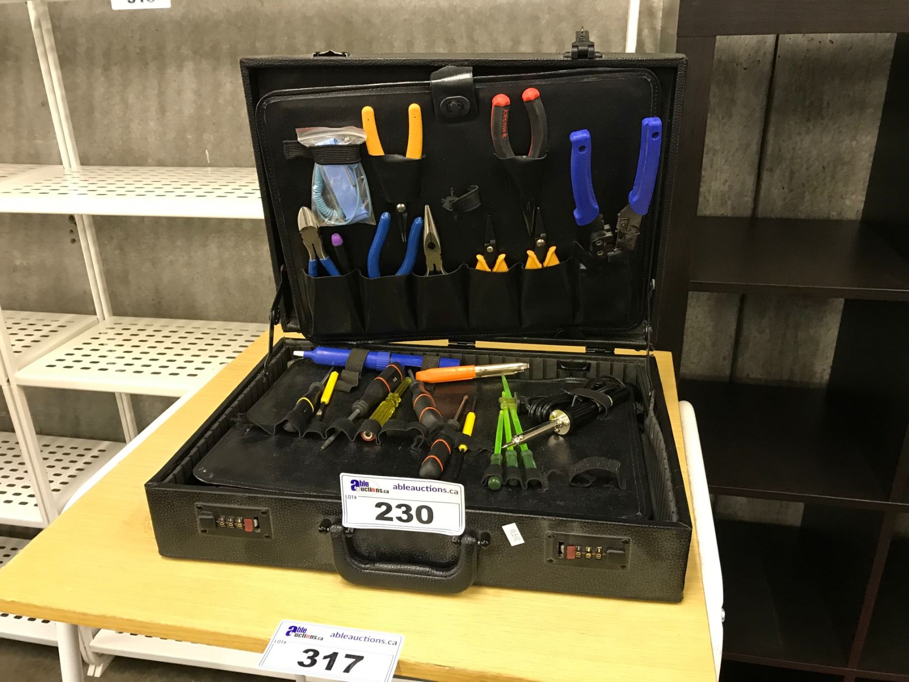 TECH TOOL KIT - Able Auctions