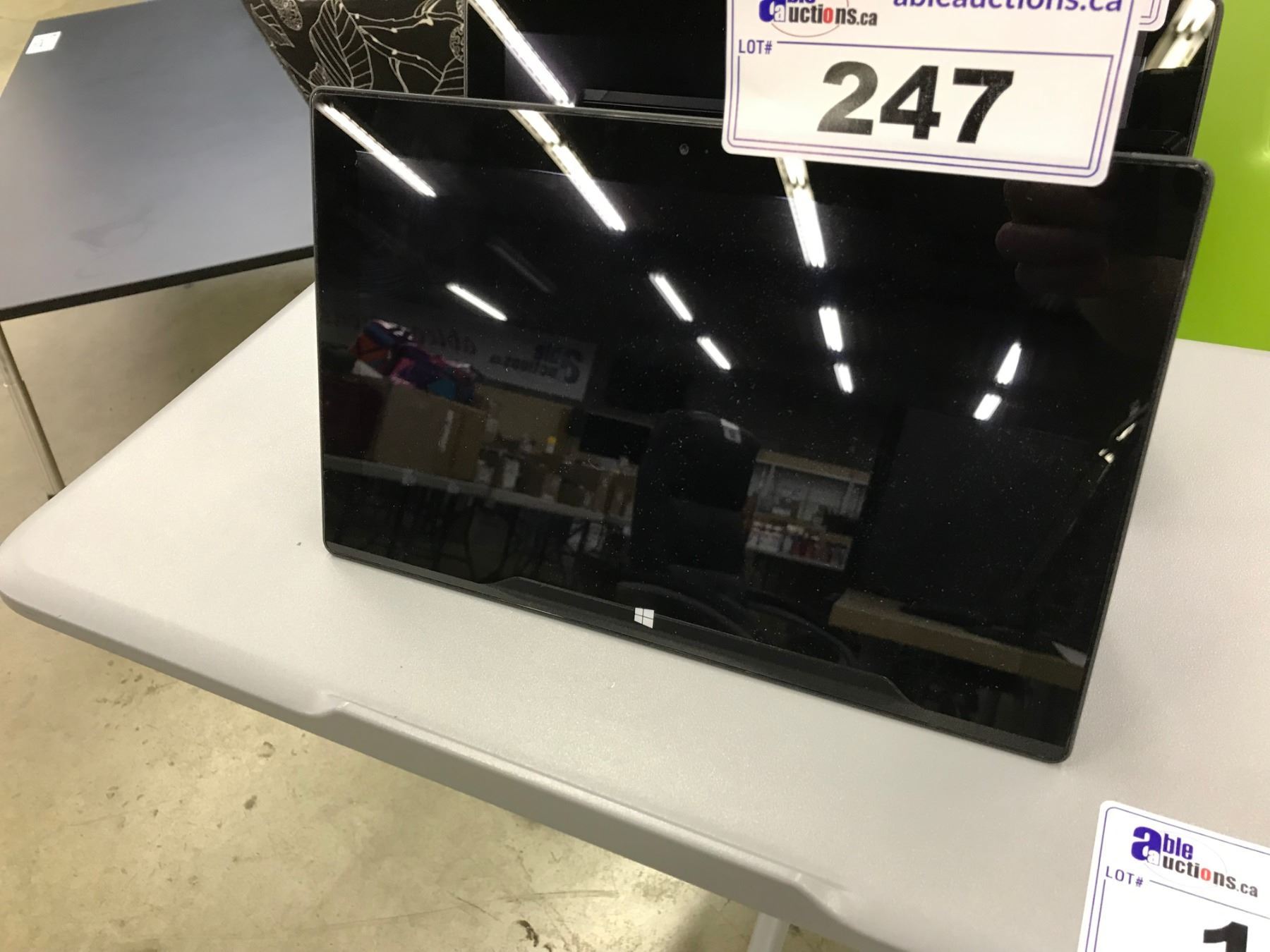 SURFACE 64GB TABLET COMPUTER NO KEYBOARD