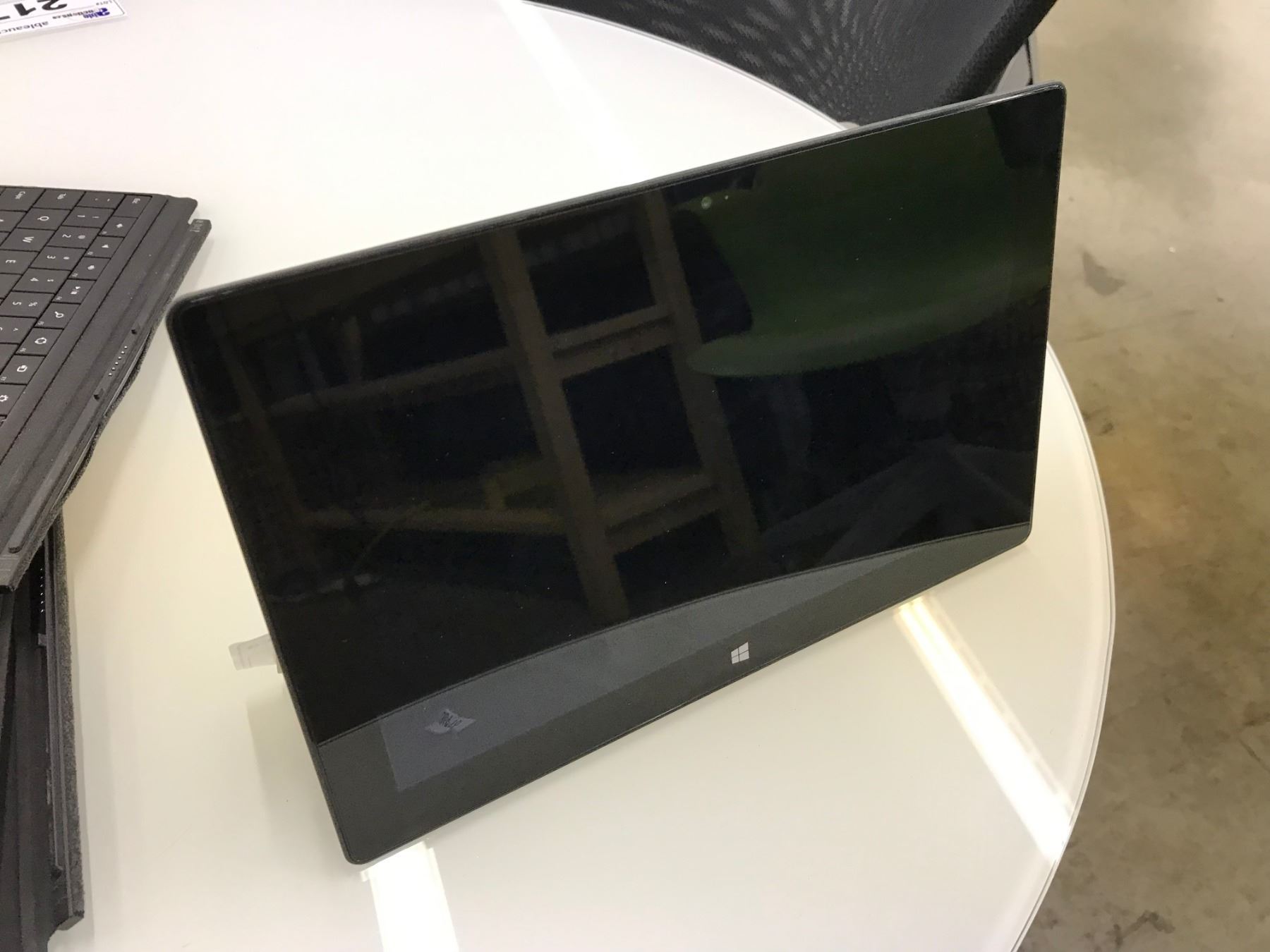 SURFACE 32GB TABLET COMPUTER NO KEYBOARD