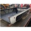 Image 2 : WHITE LEER TRUCK CANOPY