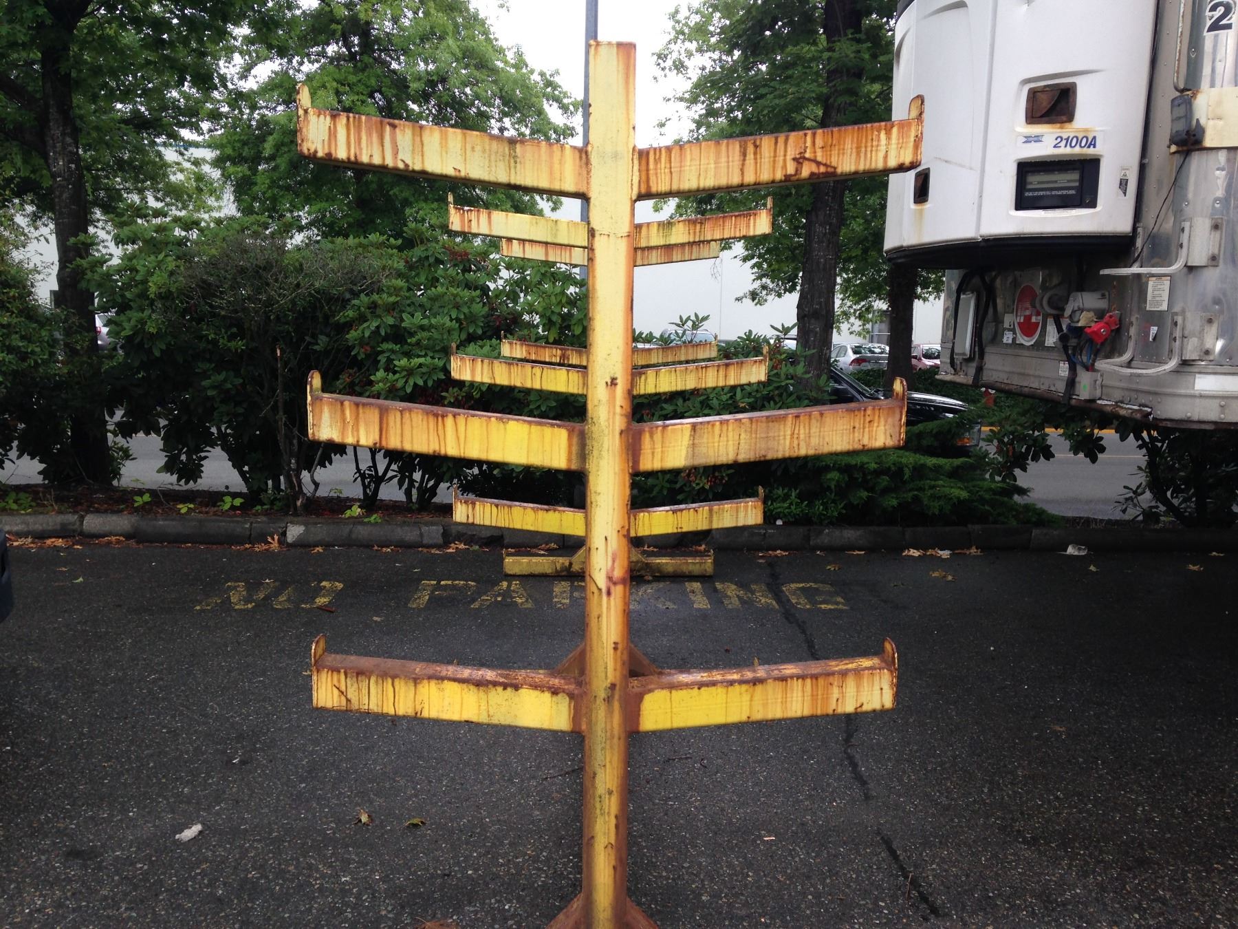 YELLOW HEAVY DUTY 4 TIER STOCK RACK - Able Auctions