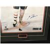 Image 2 : INDUCTED IN THE HALL OF FAME 1988 CANADIANS #10 GUY LAFLEUR AUTOGRAPHED FRAMED PRINT ( PHOTO FILE