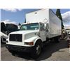 Image 1 : 2000 INTERNATIONAL 4700, 5 TON BOX TRUCK WITH MOXON POWER TAILGATE, WHITE, 6 SPEED MANUAL, DIESEL,