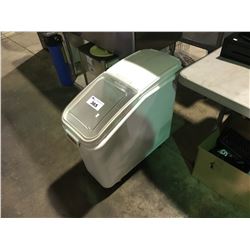 RUBBERMAID MOBILE FLOUR BIN