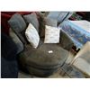 Image 2 : GREY CUDDLE CHAIR WITH 5 ACCENT PILLOWS