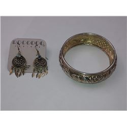 PAIR OF .925 STERLING SILVER EARRINGS AND SILVER COLORED BANGLE