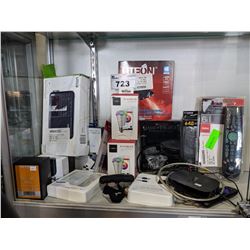 LOT OF ASSORTED ELECTRONICS/ACCESSORIES INCLUDING PLAYBULBS, ROKU TV, GOT SEASON 7 AND MORE