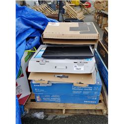 PALLET OF ASSORTED MONITORS