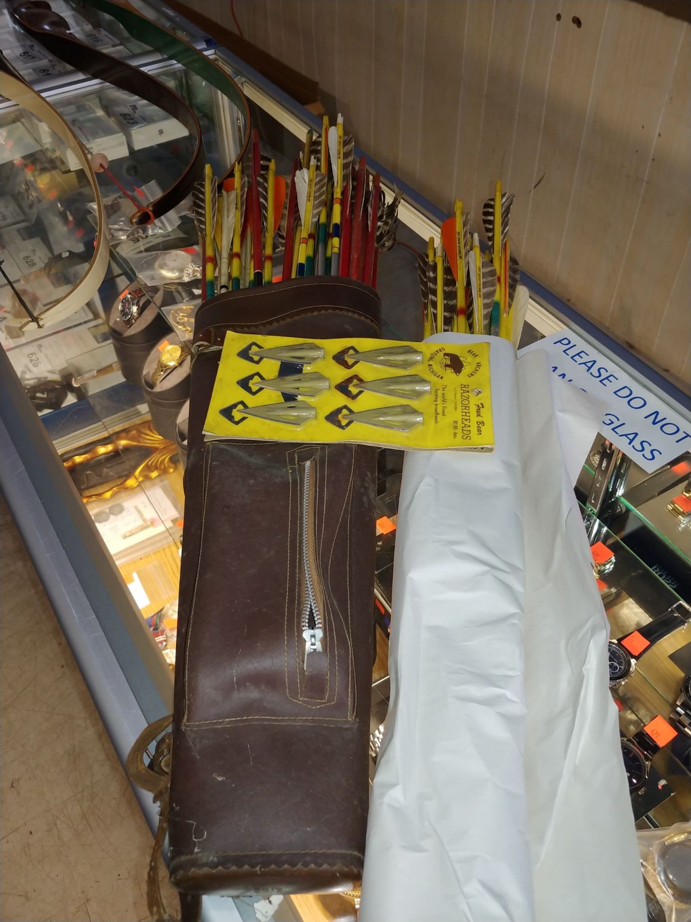 3 BOWS, LOT OF ASSORTED ARROWS AND SET OF FRED BEAR RAZORHEADS