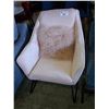Image 1 : PEACH ACCENT CHAIR WITH FUZZY PEACH PILLOW
