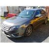 Image 2 : 2011 GREY FORD FUSION, VIN #3FAHP0HA4BR100932, 306242 KMS, GAS, 4 CYL, 5 SPEED, RD, CD, PW, CC, PS,