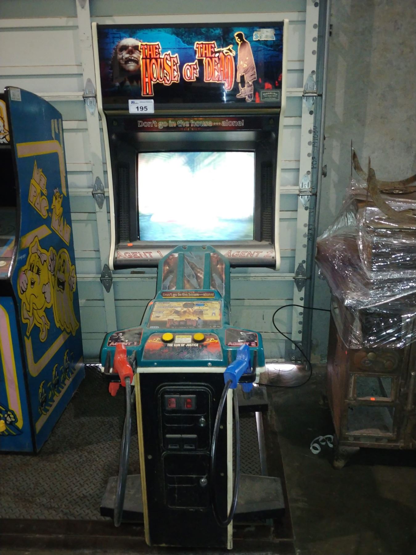 HOUSE OF THE DEAD ARCADE MACHINE (SEGA)