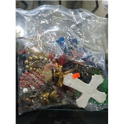 BAG OF ASSORTED COSTUME JEWELRY