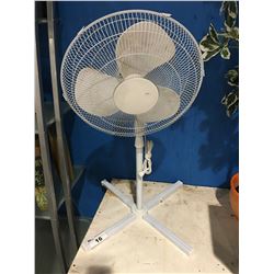 OSCILLATING ROOM FAN - WHITE