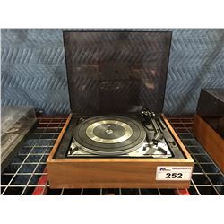 DUAL MODEL 1215 TURNTABLE