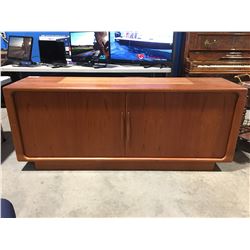 MID CENTURY DANISH MODERN TEAK SIDEBOARD FEATURES TAMBOUR FRONT DOORS (SOME FADING & WEAR PRESENT)