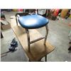 Image 4 : SHOE STORE FOOT STOOL