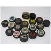 Image 3 : LOT OF 18 PUCKS (NHL & OTHERS)