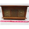 Image 1 : HUMIDOR W/LIGHTER & RADIO (STRAUSS)