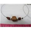 Image 2 : LOT OF 3 WIRE TYPE NECKLACES (COSTUME JEWELLERY)
