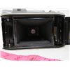 Image 7 : CAMERA & CASE (KODAK TOURIST)
