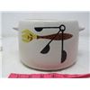 Image 4 : BEAN POT (WEST BEND) & COOKBOOK (CARIBOU CROSSING)