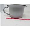 Image 9 : LOT OF 6 ENAMELWARE PIECES (POT, LID, CUP, CHAMBER POT)