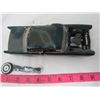 Image 28 : LOT OF ASSORTED (CUPS, FIGURINES, ETC) *DAMAGED*