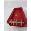 Image 4 : ERTL INTERNATIONAL HARVESTER TOY MANURE SPREADER (MOVING PARTS) * 10.5 INCHES LONG X 3.5 INCHES WIDE