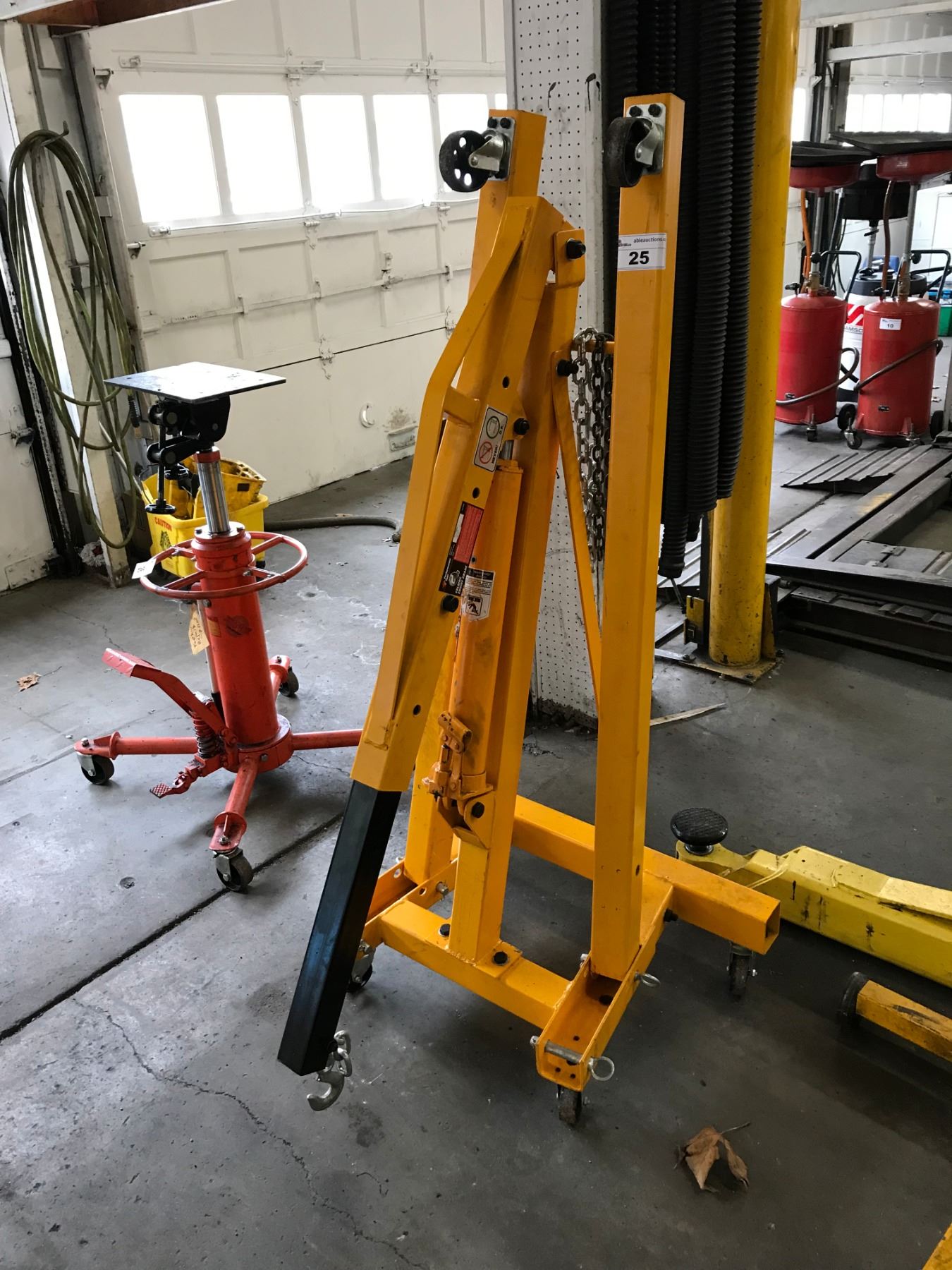 PERFORMANCE TOOL 2 TON FOLDING ENGINE STAND