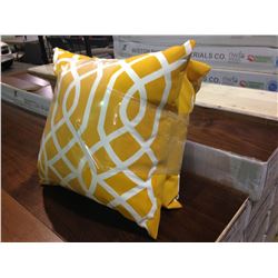 2 PACK OF INDOOR / OUTDOOR ACCENT PILLOWS ( YELLOW PATTERN )