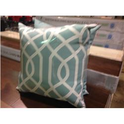 2 PACK OF INDOOR / OUTDOOR ACCENT PILLOWS ( BLUE PATTERN )