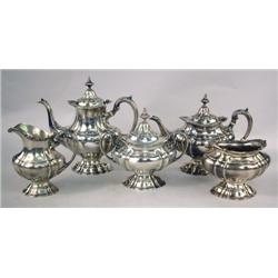 AN AMERICAN STERLING SILVER FIVE PIECE TEA AND COFFEE SERVICE, REED & BARTON