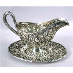 AN AMERICAN STERLING SILVER GRAVY BOAT WITH UNDERPLATE BY S. KIRK & SON