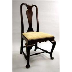 A QUEEN ANNE WALNUT SIDE CHAIR