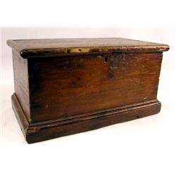 A PINE LIFT-TOP DOCUMENT BOX