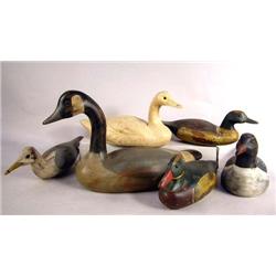A MISCELLANEOUS GROUP OF CONTEMPORARY CARVED AND PAINTED DECOYS