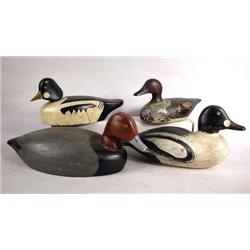A MISCELLANEOUS GROUP OF CARVED AND PAINTED DECOYS