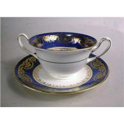 A SET OF EIGHT SHELLY, ENGLAND PORCELAIN BOUILLON CUPS WITH UNDERPLATES