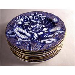A SET OF NINE WEDGWOOD PORCELAIN SERVICE PLATES