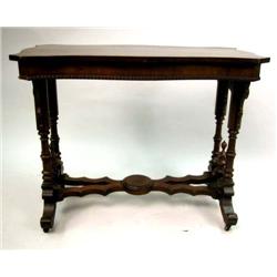 A VICTORIAN FIGURED MAHOGANY CENTER TABLE