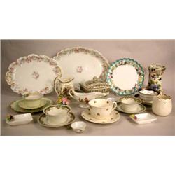A GROUP OF ASSORTED PORCELAIN TABLE ARTICLES