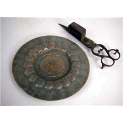 A PAIR OF VINTAGE BRASS CANDLE SNUFFERS