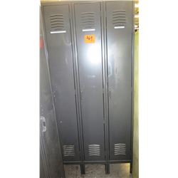 Metal Storage Standing Unit w/ 3 Individual Lockers