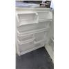 Image 5 : Whirlpool Full Size Refrigerator Freezer Unit