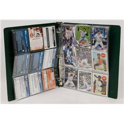 BINDER OF NEW YORK YANKEES BASEBALL CARDS.